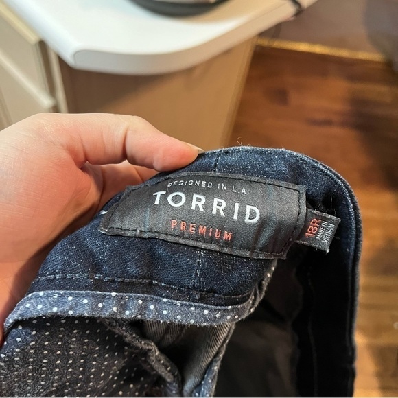 Torrid Crop Classic Skinny Trouser Jeans Dark Wash 18R 18 Regular V - Picture 8 of 8